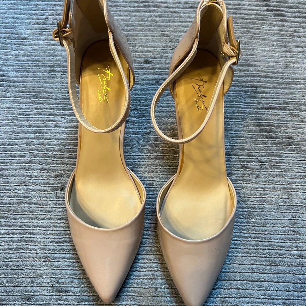 Thalia Sodi Nude Closed Toe Zipper Back Heels 12m Women's 10n Men's